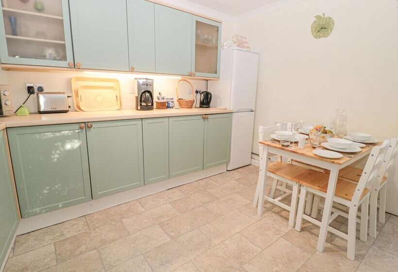 Wordsworth Cottage West