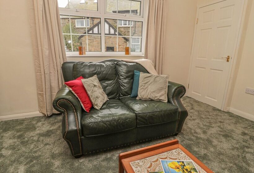 Wordsworth Cottage West