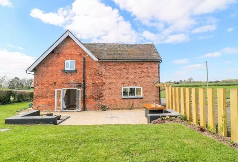 Ardsley Cottage   Longford Hall Farm Holiday Cottages