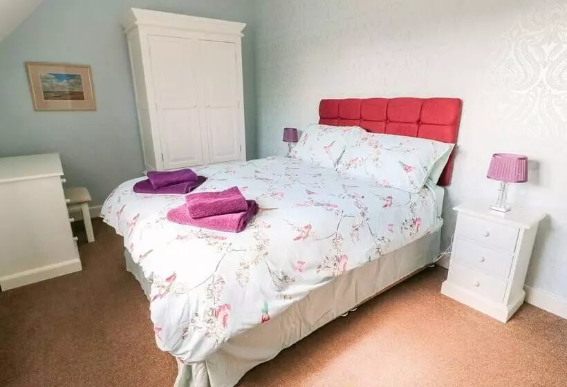 Ardsley Cottage   Longford Hall Farm Holiday Cottages