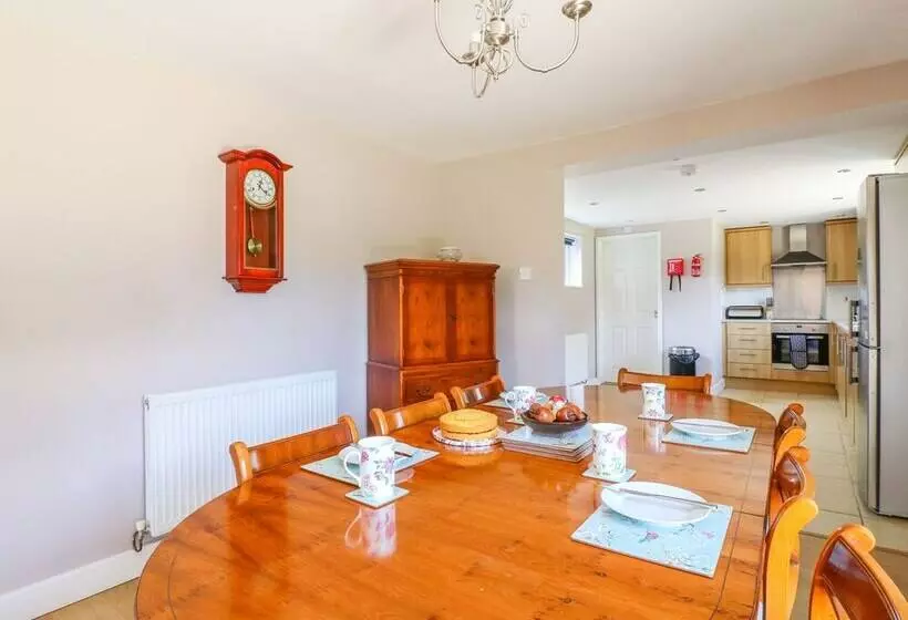 Ardsley Cottage   Longford Hall Farm Holiday Cottages