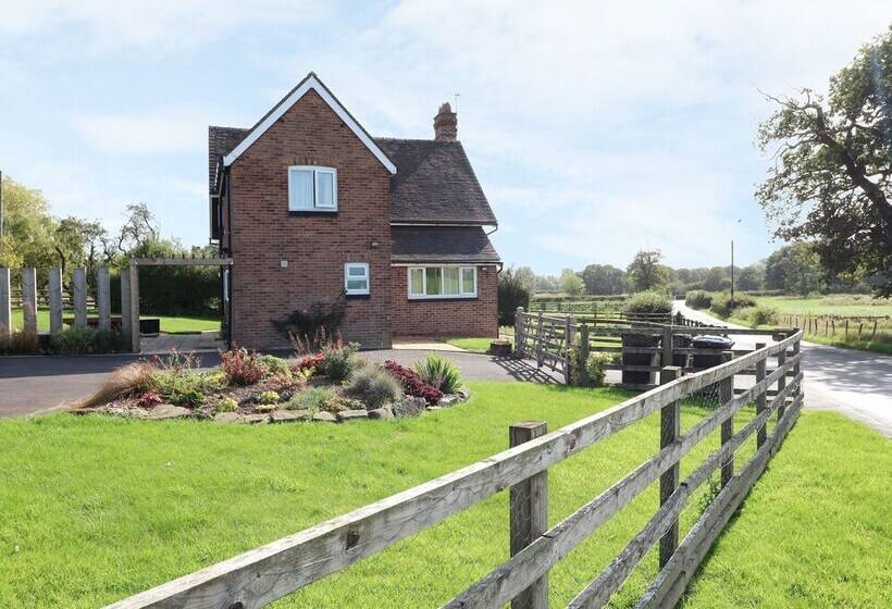 Ardsley Cottage Longford Hall Farm Holiday Cottages