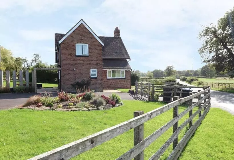 Ardsley Cottage   Longford Hall Farm Holiday Cottages