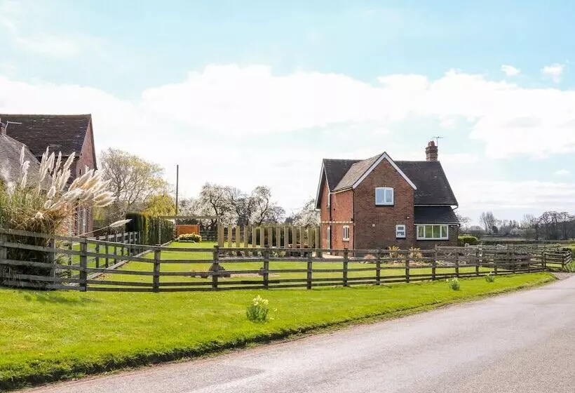 Ardsley Cottage   Longford Hall Farm Holiday Cottages