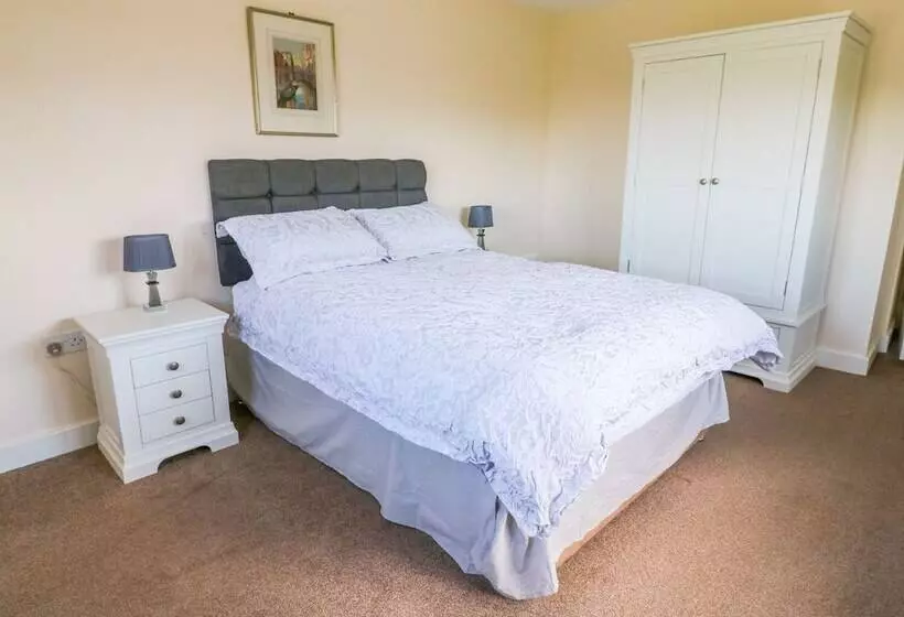 Ardsley Cottage   Longford Hall Farm Holiday Cottages