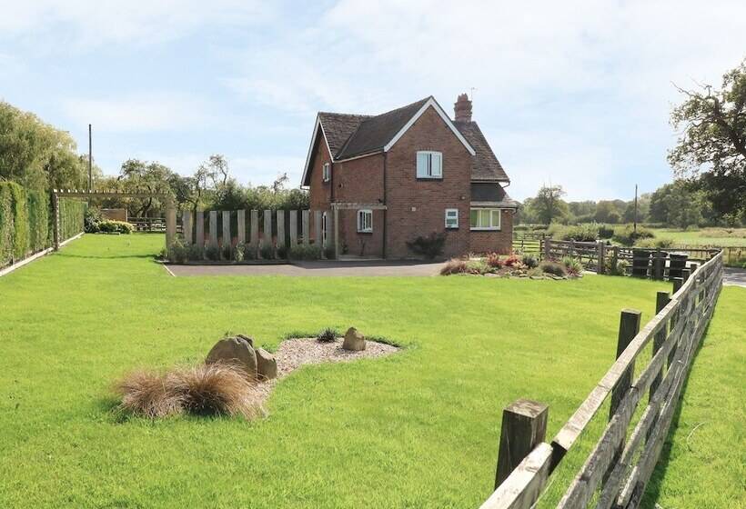 Ardsley Cottage Longford Hall Farm Holiday Cottages