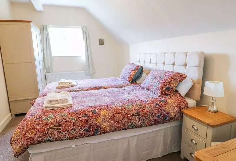 Ardsley Cottage   Longford Hall Farm Holiday Cottages