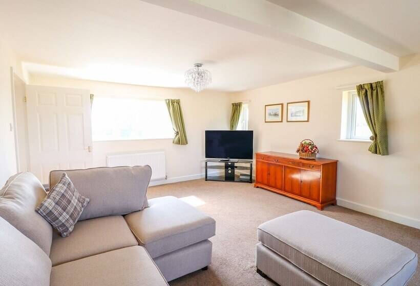 Ardsley Cottage Longford Hall Farm Holiday Cottages