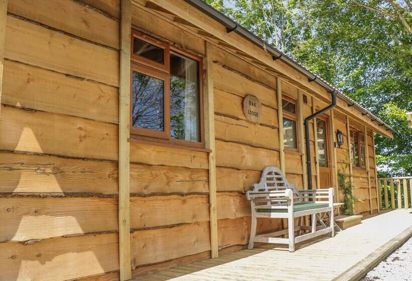 Oak Lodge
