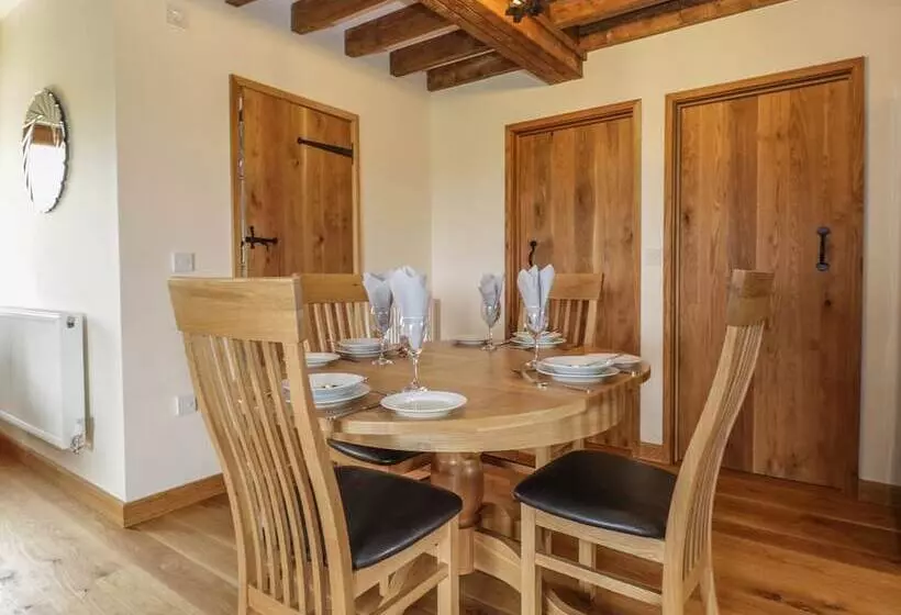 Oak Lodge