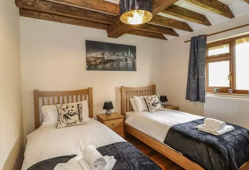 Oak Lodge
