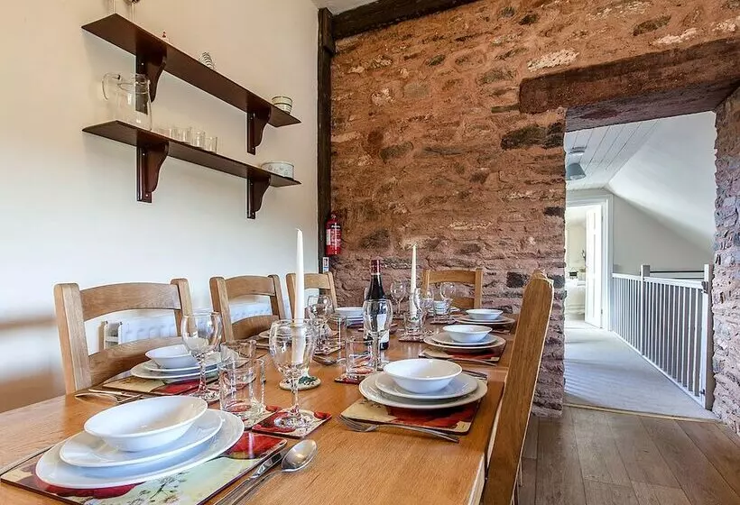 Rainsbury House