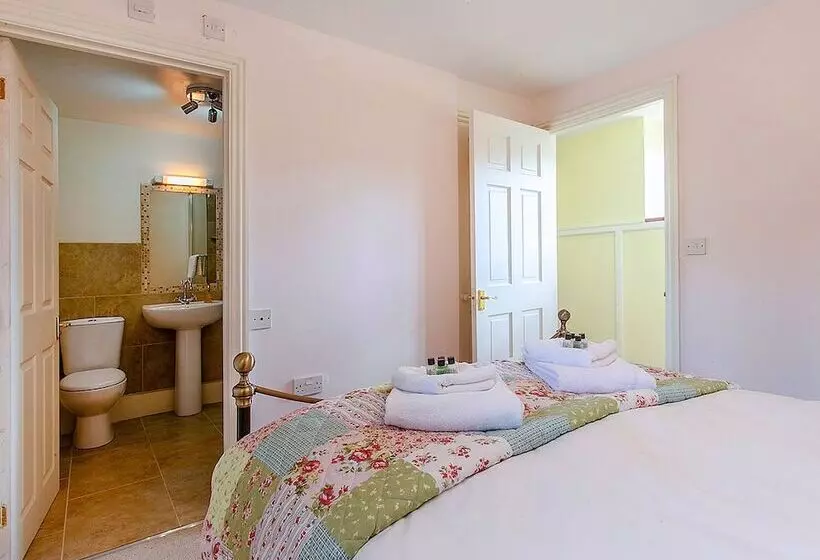Rainsbury House