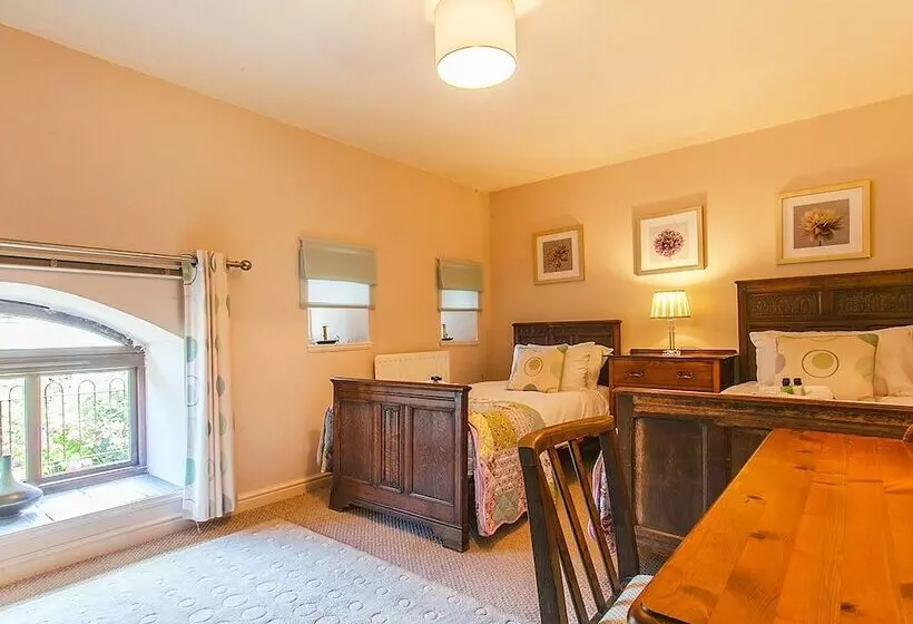Rainsbury House