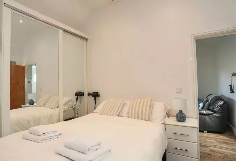 Tyn Towyn   Bwthyn Haf