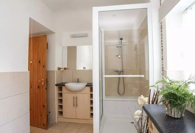 Tyn Towyn   Bwthyn Haf