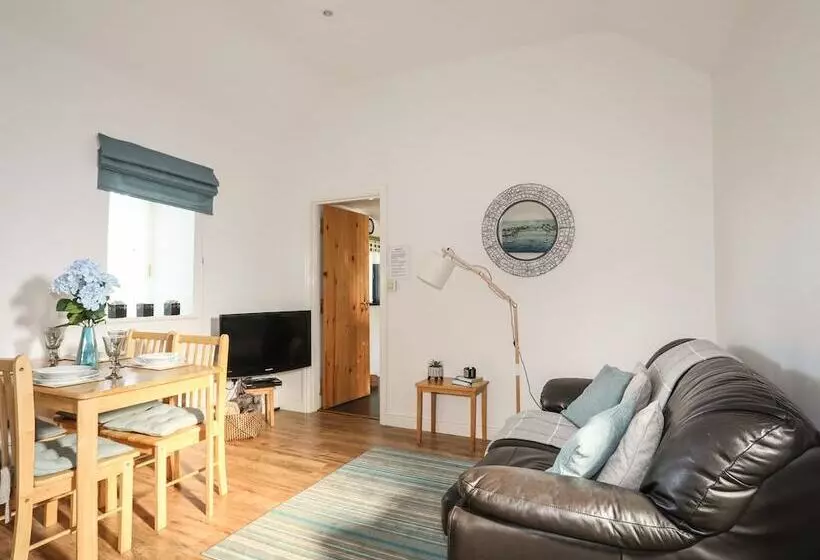 Tyn Towyn   Bwthyn Haf