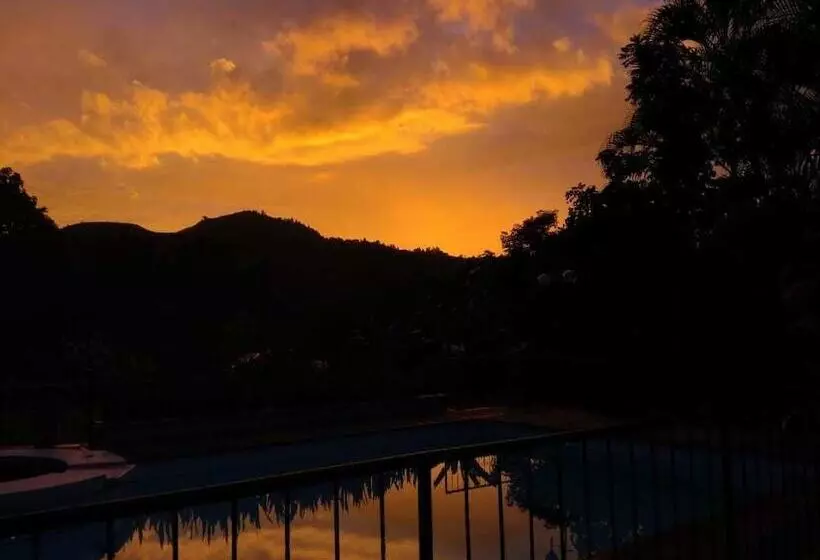 Aamiaismajoitus (B&B) Campestre Nukak Travellers Club