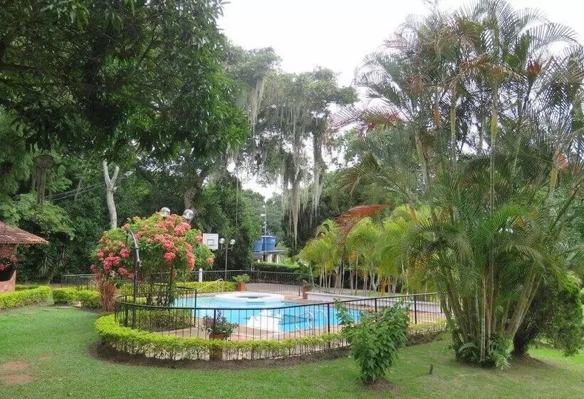Aamiaismajoitus (B&B) Campestre Nukak Travellers Club