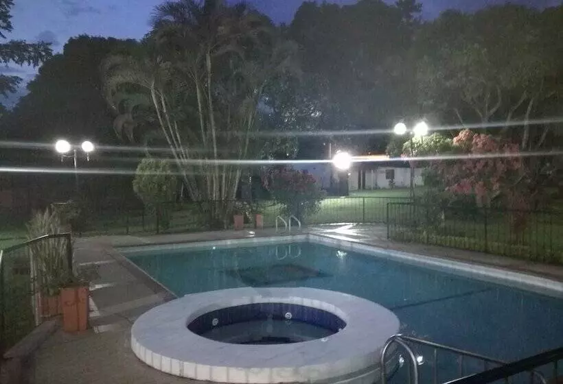 Aamiaismajoitus (B&B) Campestre Nukak Travellers Club