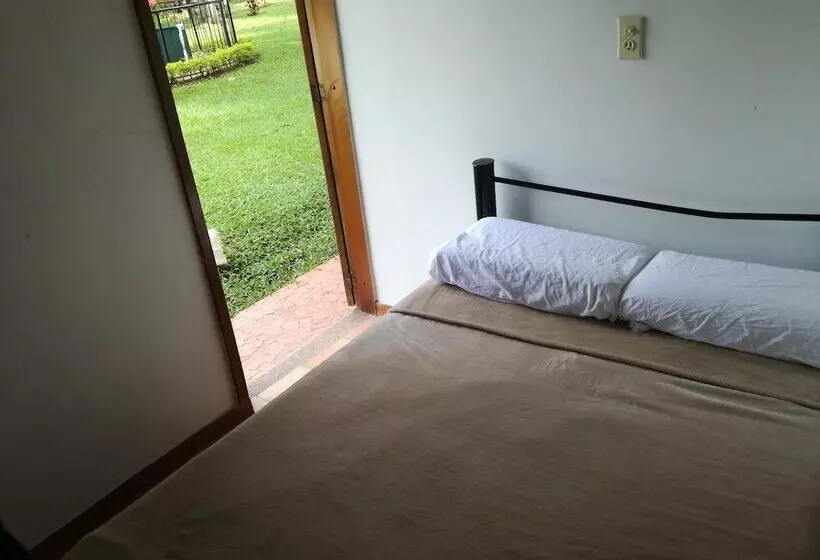 Aamiaismajoitus (B&B) Campestre Nukak Travellers Club
