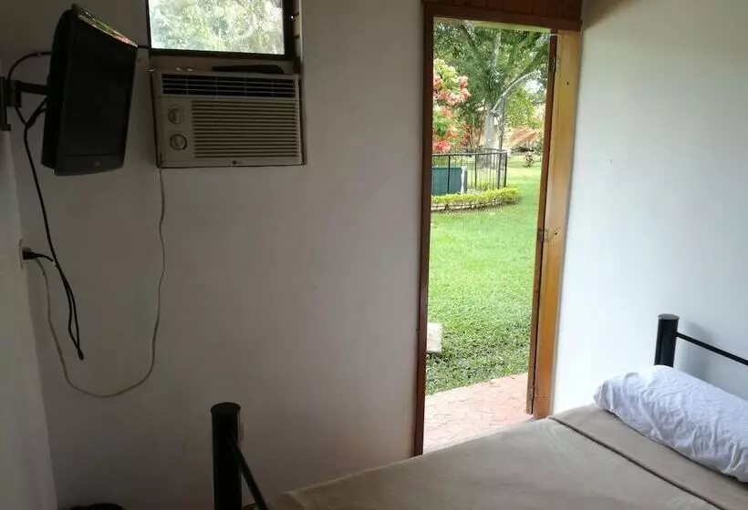 Aamiaismajoitus (B&B) Campestre Nukak Travellers Club