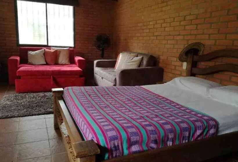 Aamiaismajoitus (B&B) Campestre Nukak Travellers Club