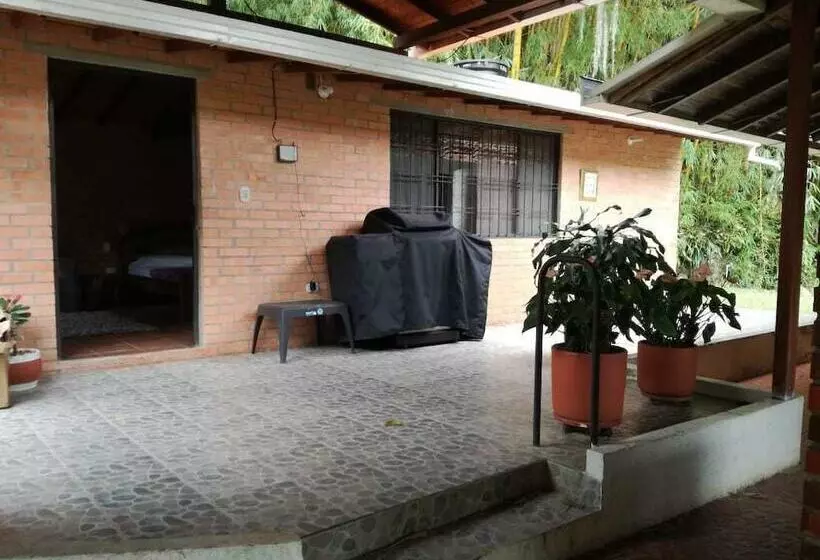 Aamiaismajoitus (B&B) Campestre Nukak Travellers Club