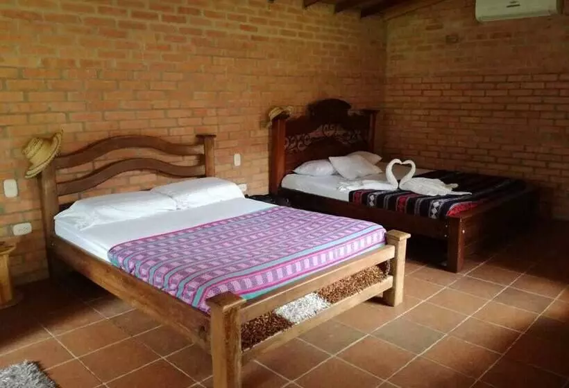 Aamiaismajoitus (B&B) Campestre Nukak Travellers Club