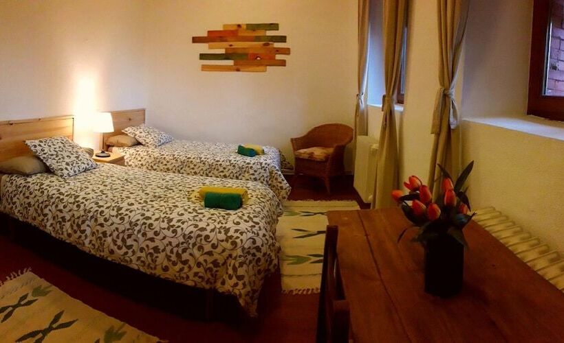 ベッドアンドブレックファースト El Abejaruco