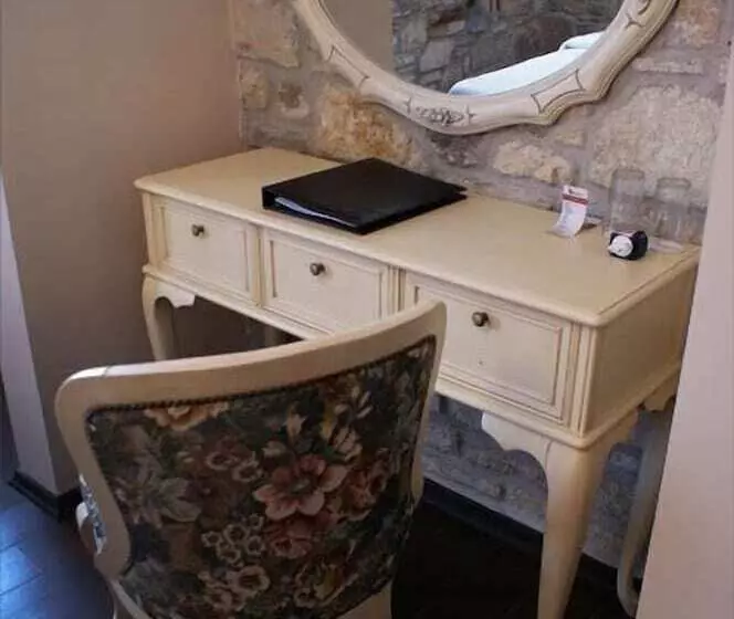 Griffon Boutique Hotel   Boutique Class