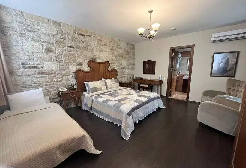 Griffon Boutique Hotel   Boutique Class