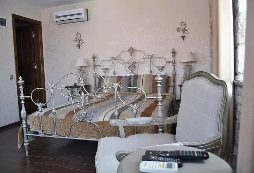 Griffon Boutique Hotel   Boutique Class