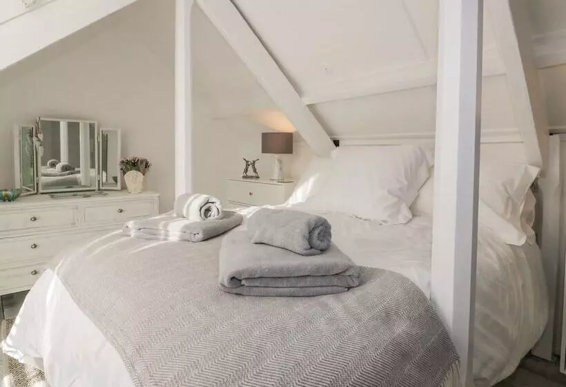 Harbour Retreat