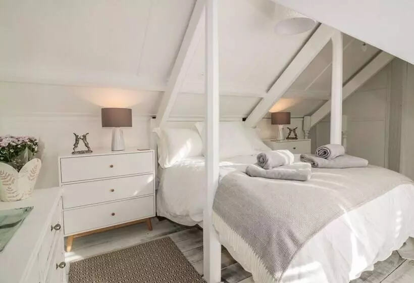 Harbour Retreat