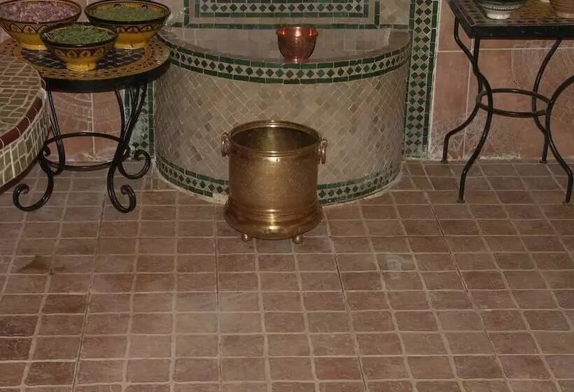 Hostelli Auberge Derkaoua