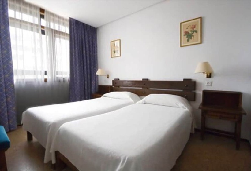 هتل Apartamentos La Nogalera