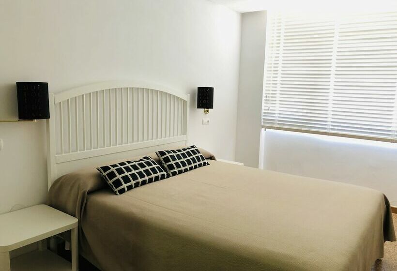 هتل Apartamentos La Nogalera