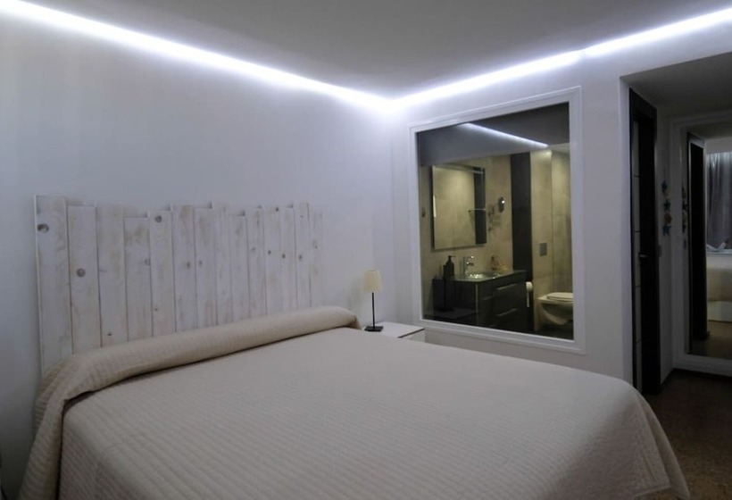 هتل Apartamentos La Nogalera