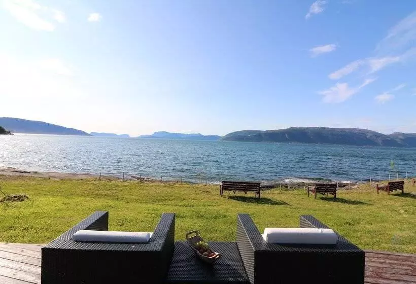 ホテル Brekkestranda Fjord