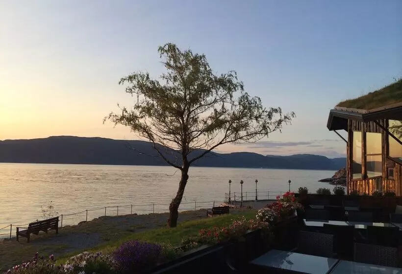 ホテル Brekkestranda Fjord