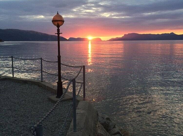 فندق Brekkestranda Fjord