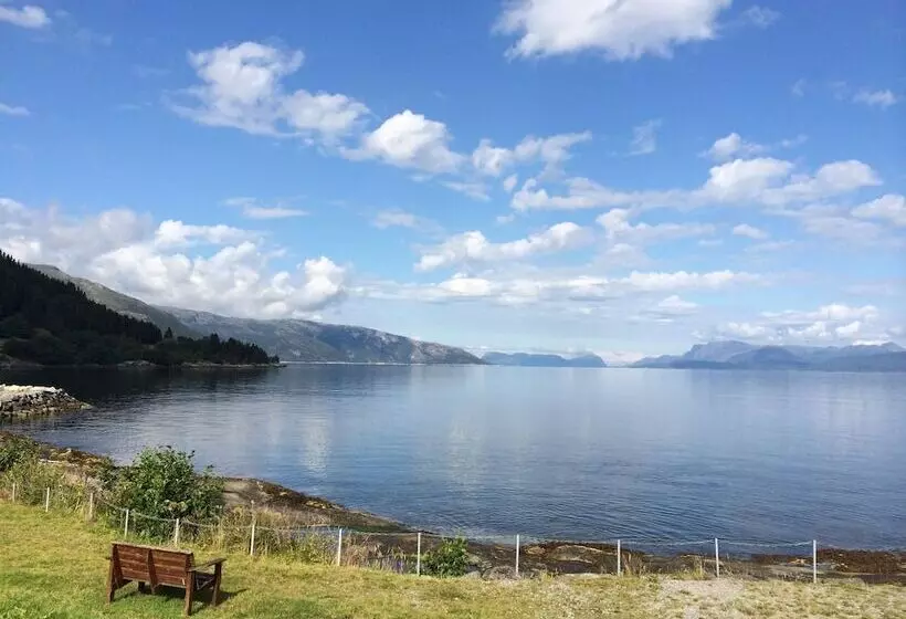 ホテル Brekkestranda Fjord
