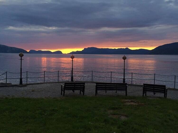 فندق Brekkestranda Fjord