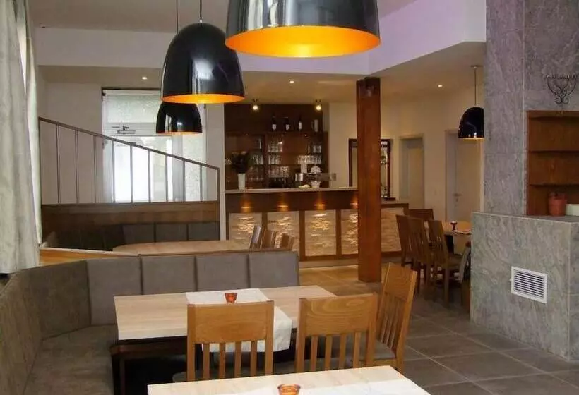 Hotelli Gasthaus Linde Wachbach