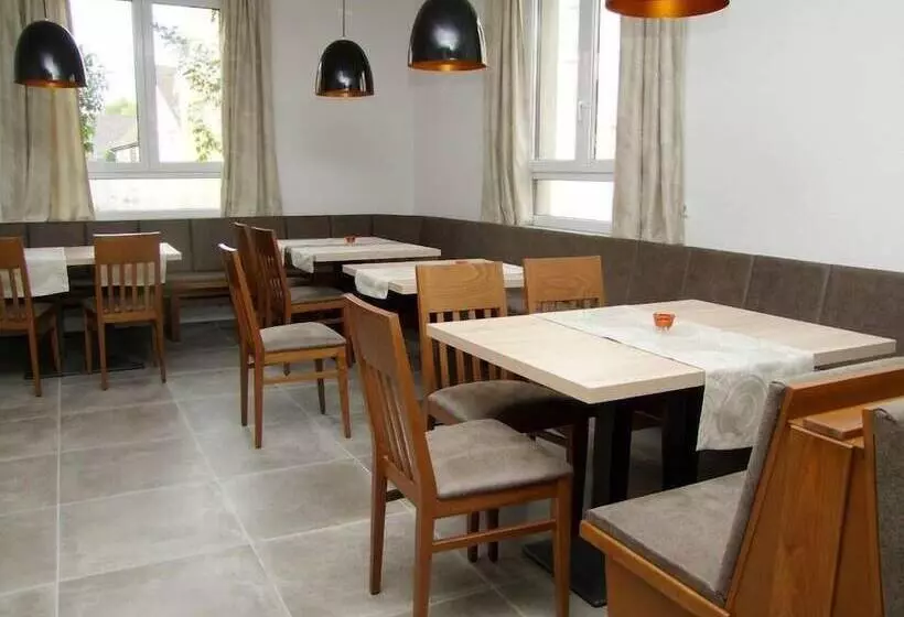 Hotelli Gasthaus Linde Wachbach