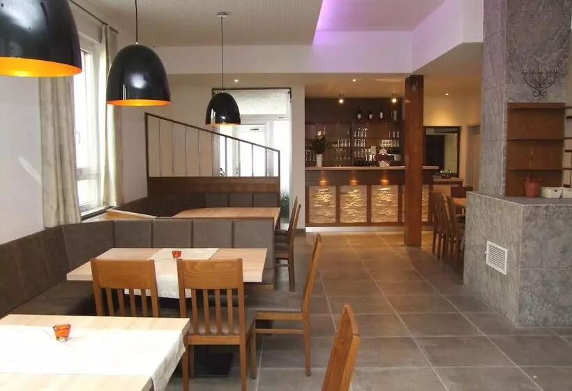 Hotelli Gasthaus Linde Wachbach