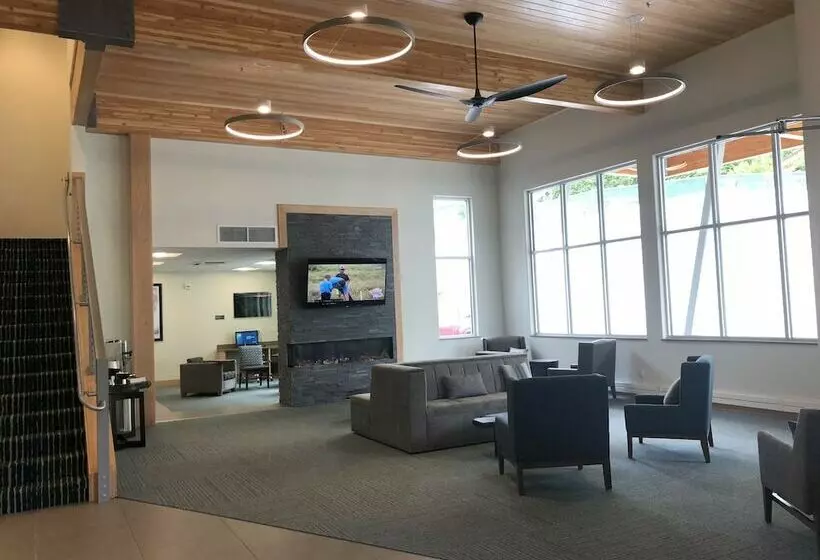 ホテル Kodiak Compass Suites