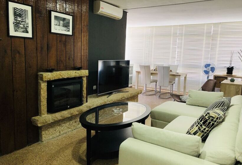 هتل Apartamentos La Nogalera