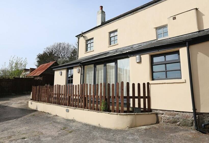 Little Cotton Farmhouse